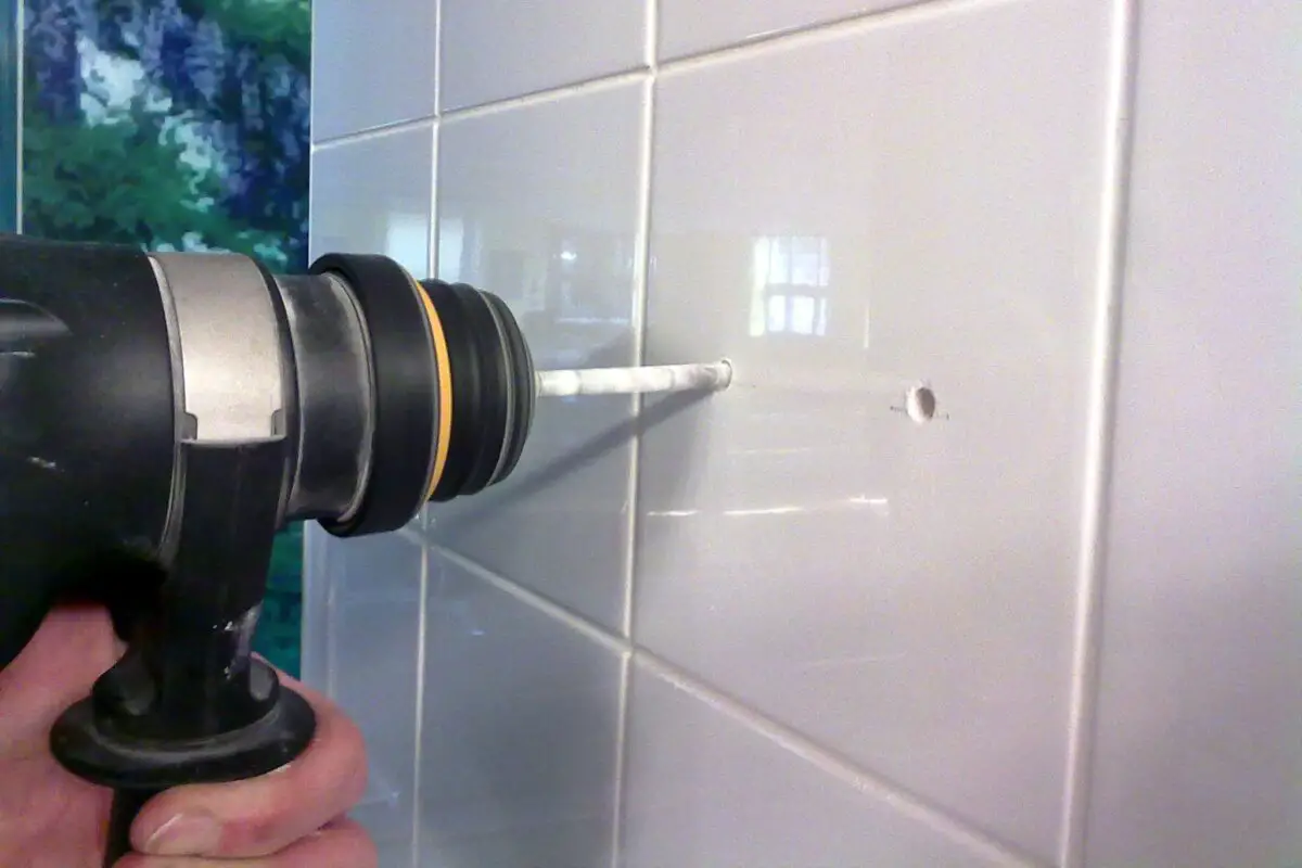 Drilling tiles with a black drill bit